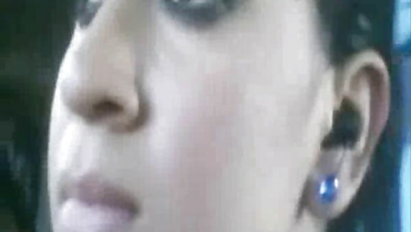 گل میخ گرم مزاج fucks بمب خیره کننده سخت با سینه های داستانسکسی با مادرزن عظیم