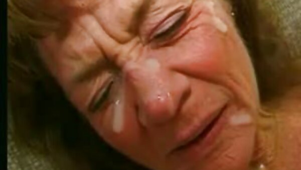 آرورا جولی سوراخ زیبای باسن خود را به سختی سوراخ می مادرزن سکسی کند