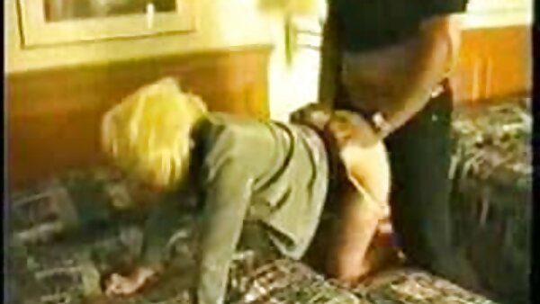 دختر بچه بلوند فوق العاده داغ الکسا ویکس سوار بر دیک بزرگ می شود سکس من و مادرزن