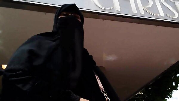 چهره دلقک داستانهای سکسی مادرزن بی تنه آلتا اوشن، بیدمشک خیس خود را از پشت سوراخ می کند
