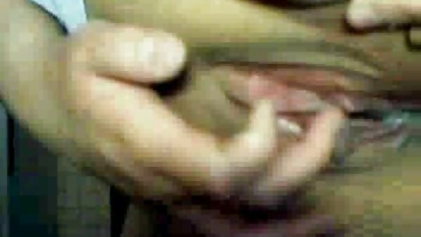 فاحشه زنجیر شده بلوند داستانهای سکسی با مادرزن کثیف است که توسط domina سیری ناپذیر لعنت شده است